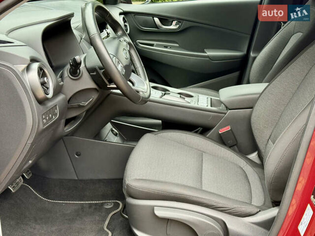 Красный Хендай Kona, объемом двигателя 0 л и пробегом 42 тыс. км за 17300 $, фото 17 на Automoto.ua