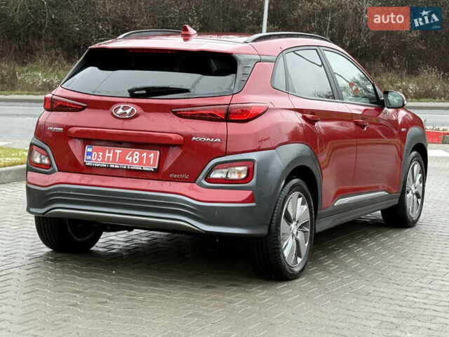 Красный Хендай Kona, объемом двигателя 0 л и пробегом 86 тыс. км за 18400 $, фото 1 на Automoto.ua