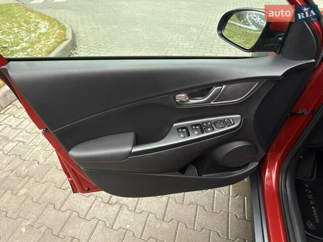 Красный Хендай Kona, объемом двигателя 0 л и пробегом 86 тыс. км за 18400 $, фото 18 на Automoto.ua