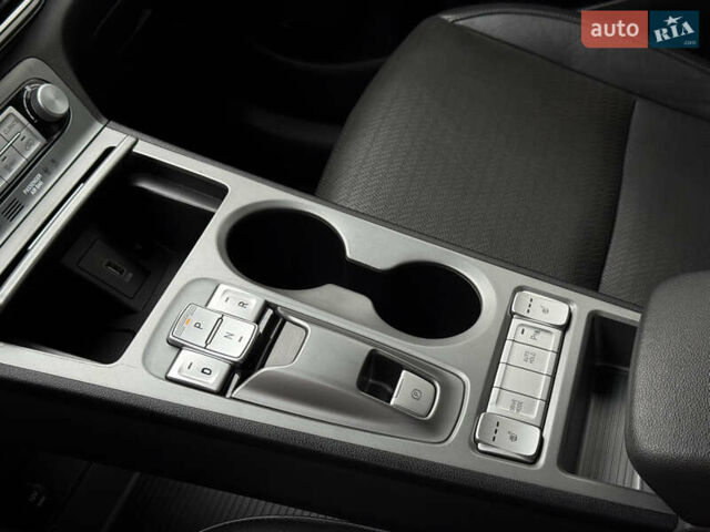 Червоний Хендай Kona, об'ємом двигуна 0 л та пробігом 80 тис. км за 18800 $, фото 23 на Automoto.ua