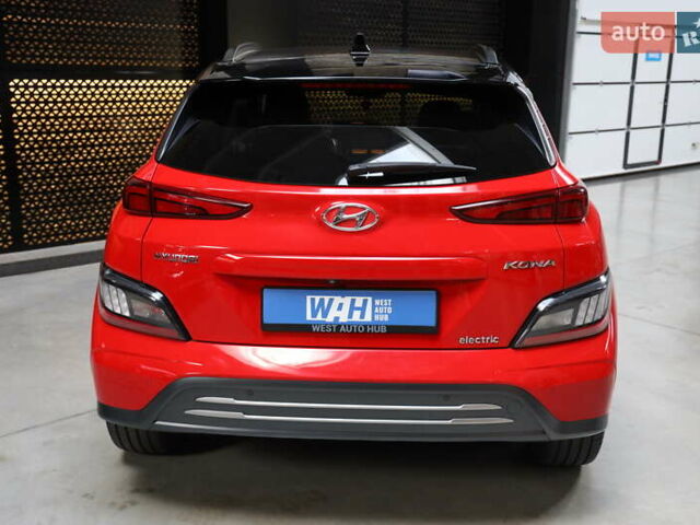 Красный Хендай Kona, объемом двигателя 0 л и пробегом 53 тыс. км за 17500 $, фото 4 на Automoto.ua