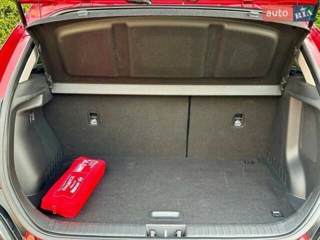 Красный Хендай Kona, объемом двигателя 0 л и пробегом 44 тыс. км за 17000 $, фото 14 на Automoto.ua