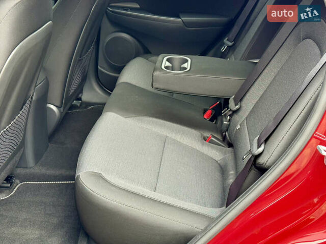 Красный Хендай Kona, объемом двигателя 0 л и пробегом 42 тыс. км за 17300 $, фото 20 на Automoto.ua