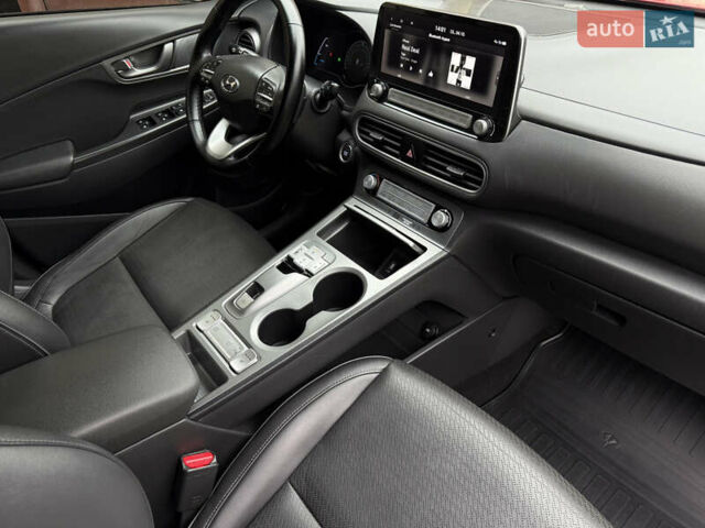 Червоний Хендай Kona, об'ємом двигуна 0 л та пробігом 80 тис. км за 18800 $, фото 32 на Automoto.ua