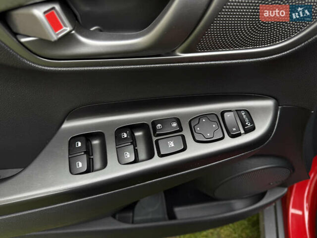 Червоний Хендай Kona, об'ємом двигуна 0 л та пробігом 80 тис. км за 18800 $, фото 16 на Automoto.ua