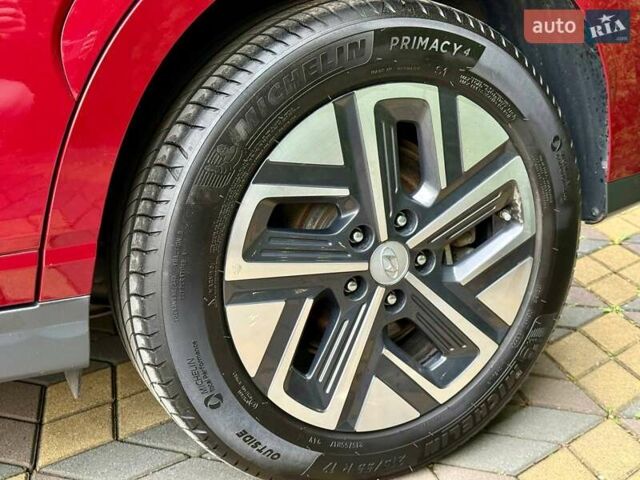 Красный Хендай Kona, объемом двигателя 0 л и пробегом 44 тыс. км за 17000 $, фото 6 на Automoto.ua