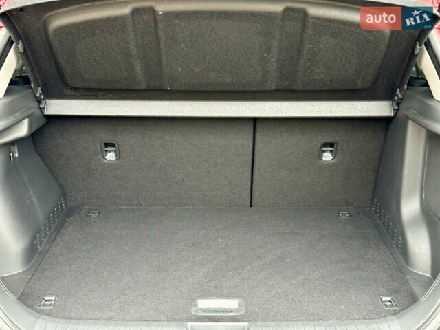 Красный Хендай Kona, объемом двигателя 0 л и пробегом 42 тыс. км за 17300 $, фото 12 на Automoto.ua