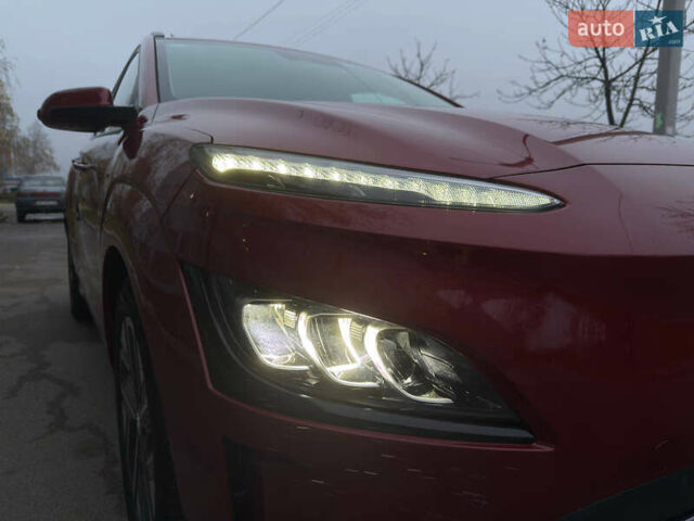 Червоний Хендай Kona, об'ємом двигуна 0 л та пробігом 104 тис. км за 20999 $, фото 9 на Automoto.ua