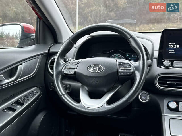 Красный Хендай Kona, объемом двигателя 0 л и пробегом 86 тыс. км за 18400 $, фото 5 на Automoto.ua