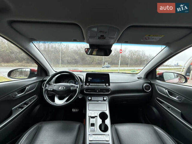 Красный Хендай Kona, объемом двигателя 0 л и пробегом 86 тыс. км за 18600 $, фото 4 на Automoto.ua