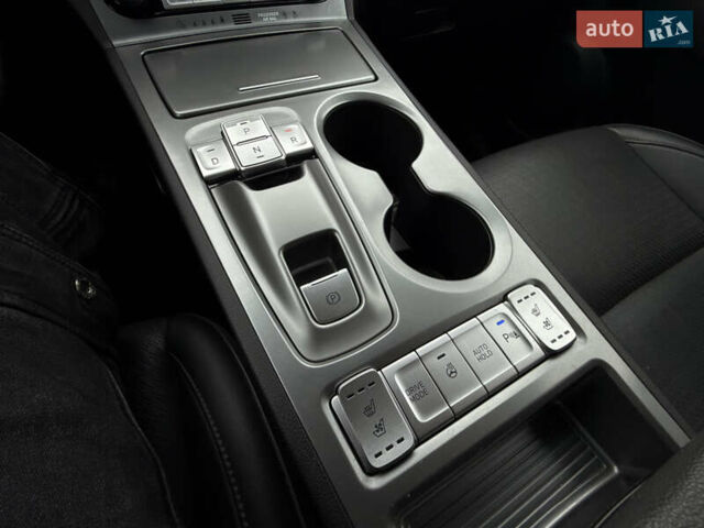 Красный Хендай Kona, объемом двигателя 0 л и пробегом 86 тыс. км за 18600 $, фото 3 на Automoto.ua