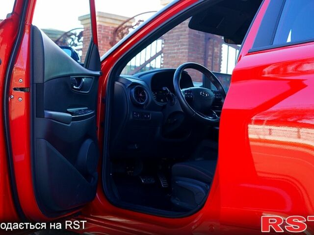 Красный Хендай Kona, объемом двигателя 1.6 л и пробегом 21 тыс. км за 23800 $, фото 9 на Automoto.ua