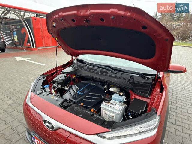 Красный Хендай Kona, объемом двигателя 0 л и пробегом 86 тыс. км за 18600 $, фото 17 на Automoto.ua