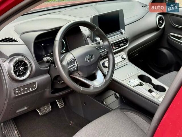 Красный Хендай Kona, объемом двигателя 0 л и пробегом 33 тыс. км за 16999 $, фото 18 на Automoto.ua