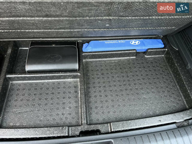 Червоний Хендай Kona, об'ємом двигуна 0 л та пробігом 57 тис. км за 19999 $, фото 42 на Automoto.ua