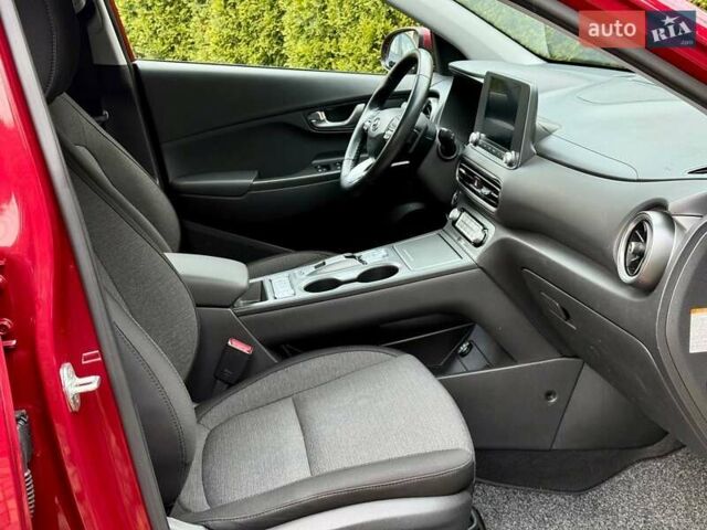 Красный Хендай Kona, объемом двигателя 0 л и пробегом 33 тыс. км за 16999 $, фото 23 на Automoto.ua