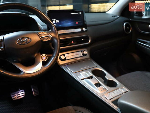 Красный Хендай Kona, объемом двигателя 0 л и пробегом 53 тыс. км за 17500 $, фото 21 на Automoto.ua