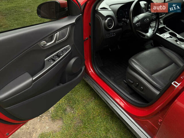 Червоний Хендай Kona, об'ємом двигуна 0 л та пробігом 80 тис. км за 18800 $, фото 15 на Automoto.ua