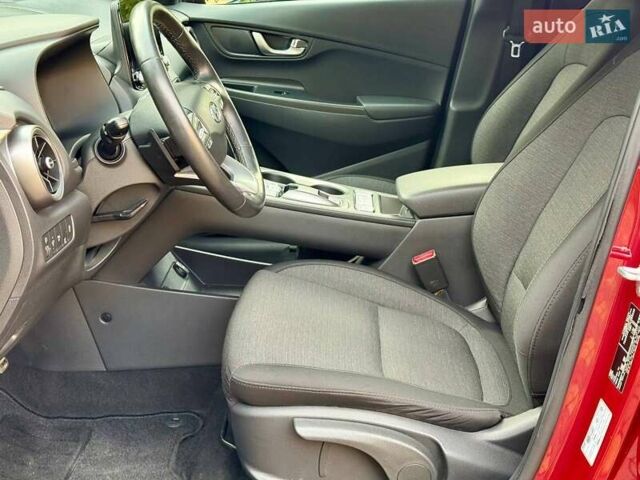 Красный Хендай Kona, объемом двигателя 0 л и пробегом 44 тыс. км за 17000 $, фото 19 на Automoto.ua