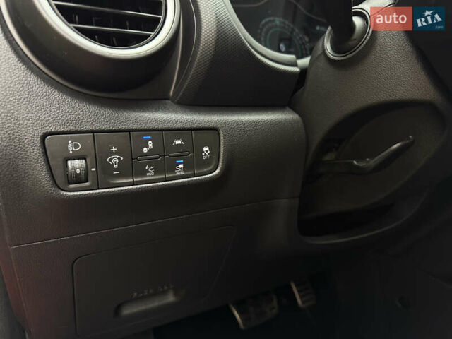 Червоний Хендай Kona, об'ємом двигуна 0 л та пробігом 80 тис. км за 18800 $, фото 19 на Automoto.ua