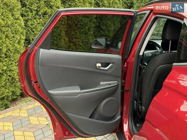 Красный Хендай Kona, объемом двигателя 0 л и пробегом 42 тыс. км за 17300 $, фото 19 на Automoto.ua