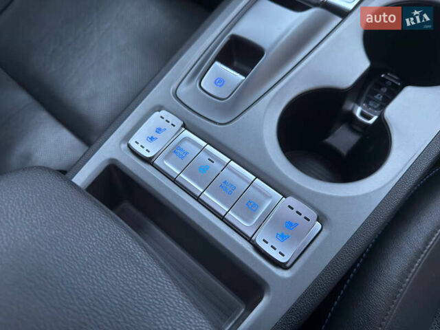 Червоний Хендай Kona, об'ємом двигуна 0 л та пробігом 104 тис. км за 20999 $, фото 17 на Automoto.ua