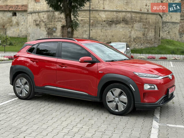 Червоний Хендай Kona, об'ємом двигуна 0 л та пробігом 80 тис. км за 18800 $, фото 5 на Automoto.ua