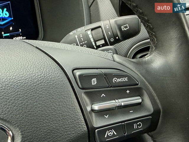 Красный Хендай Kona, объемом двигателя 0 л и пробегом 42 тыс. км за 17300 $, фото 28 на Automoto.ua