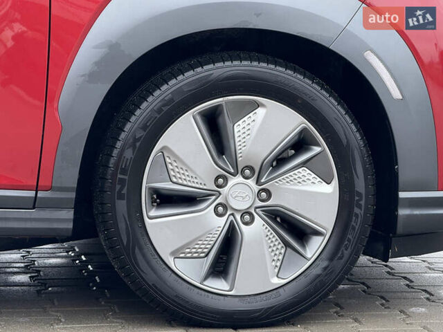Красный Хендай Kona, объемом двигателя 0 л и пробегом 86 тыс. км за 18400 $, фото 12 на Automoto.ua