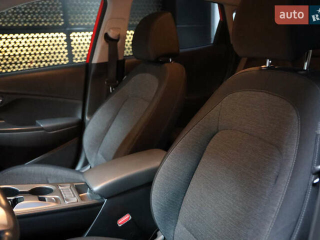 Красный Хендай Kona, объемом двигателя 0 л и пробегом 53 тыс. км за 17500 $, фото 17 на Automoto.ua