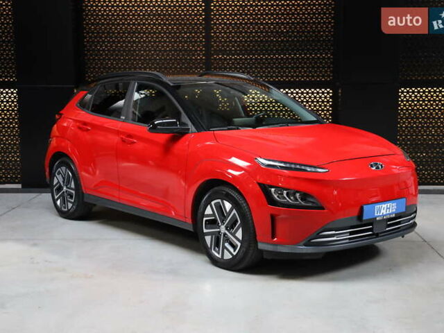 Красный Хендай Kona, объемом двигателя 0 л и пробегом 53 тыс. км за 17500 $, фото 2 на Automoto.ua