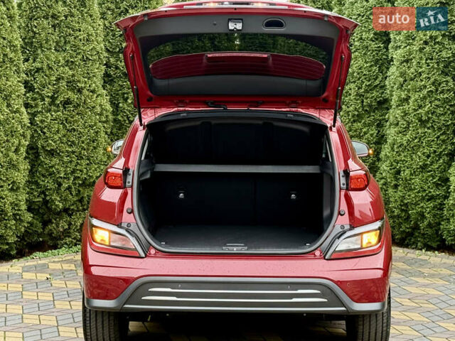 Красный Хендай Kona, объемом двигателя 0 л и пробегом 42 тыс. км за 17300 $, фото 10 на Automoto.ua