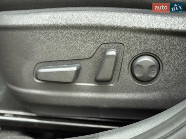 Красный Хендай Kona, объемом двигателя 2 л и пробегом 106 тыс. км за 14300 $, фото 17 на Automoto.ua