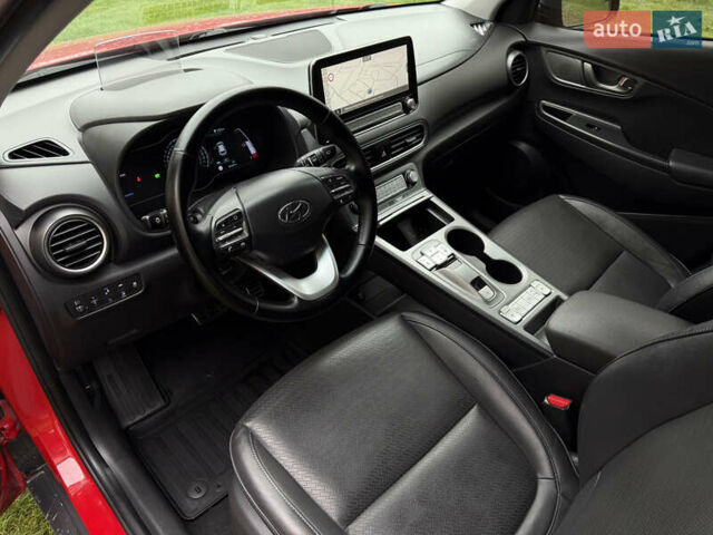 Червоний Хендай Kona, об'ємом двигуна 0 л та пробігом 80 тис. км за 18800 $, фото 21 на Automoto.ua