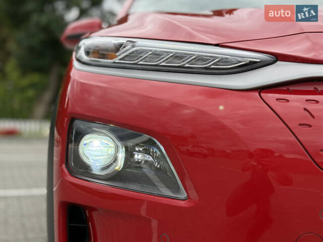 Червоний Хендай Kona, об'ємом двигуна 0 л та пробігом 80 тис. км за 18800 $, фото 10 на Automoto.ua