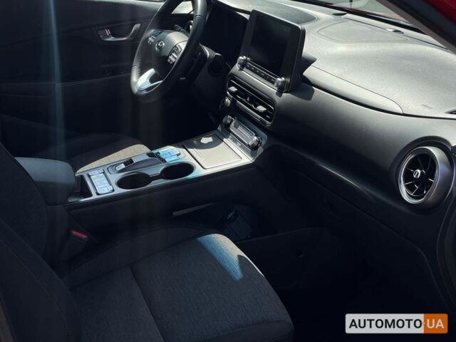 Красный Хендай Kona, объемом двигателя 64 л и пробегом 27 тыс. км за 21500 $, фото 13 на Automoto.ua