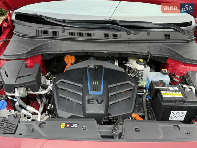 Красный Хендай Kona, объемом двигателя 0 л и пробегом 42 тыс. км за 17300 $, фото 37 на Automoto.ua