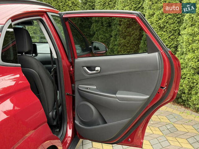 Красный Хендай Kona, объемом двигателя 0 л и пробегом 42 тыс. км за 17300 $, фото 21 на Automoto.ua