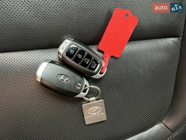 Красный Хендай Kona, объемом двигателя 0 л и пробегом 57 тыс. км за 20500 $, фото 54 на Automoto.ua