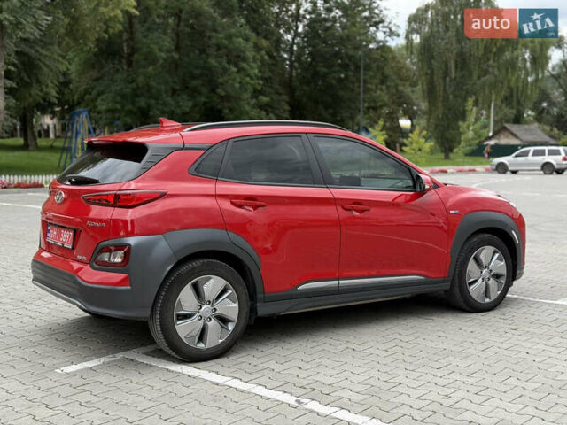 Червоний Хендай Kona, об'ємом двигуна 0 л та пробігом 80 тис. км за 18800 $, фото 6 на Automoto.ua