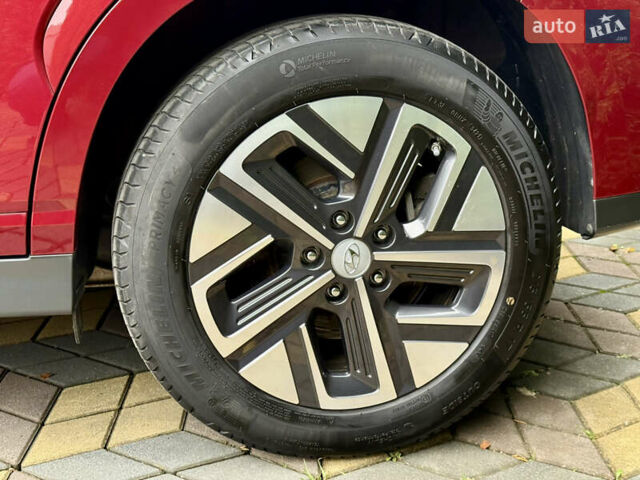 Красный Хендай Kona, объемом двигателя 0 л и пробегом 42 тыс. км за 17300 $, фото 4 на Automoto.ua