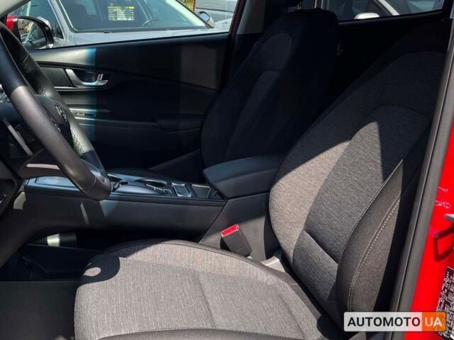 Красный Хендай Kona, объемом двигателя 64 л и пробегом 27 тыс. км за 21500 $, фото 8 на Automoto.ua