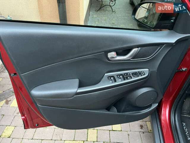 Червоний Хендай Kona, об'ємом двигуна 0 л та пробігом 57 тис. км за 19999 $, фото 34 на Automoto.ua