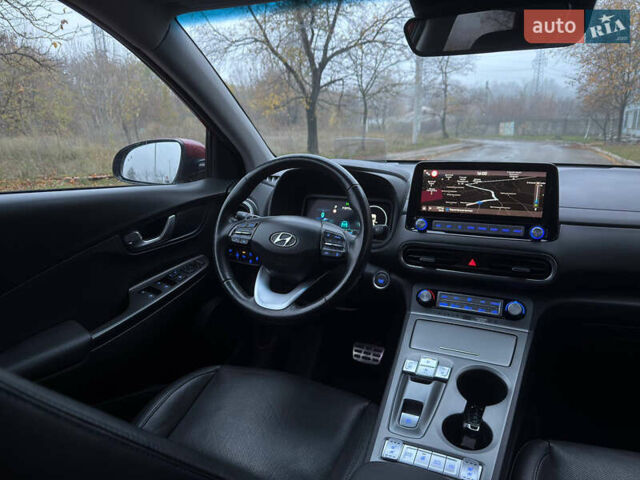 Червоний Хендай Kona, об'ємом двигуна 0 л та пробігом 104 тис. км за 20999 $, фото 16 на Automoto.ua