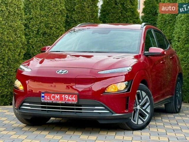 Красный Хендай Kona, объемом двигателя 0 л и пробегом 44 тыс. км за 17000 $, фото 2 на Automoto.ua