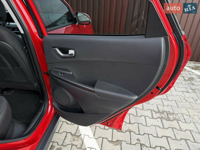 Червоний Хендай Kona, об'ємом двигуна 0 л та пробігом 26 тис. км за 18200 $, фото 24 на Automoto.ua