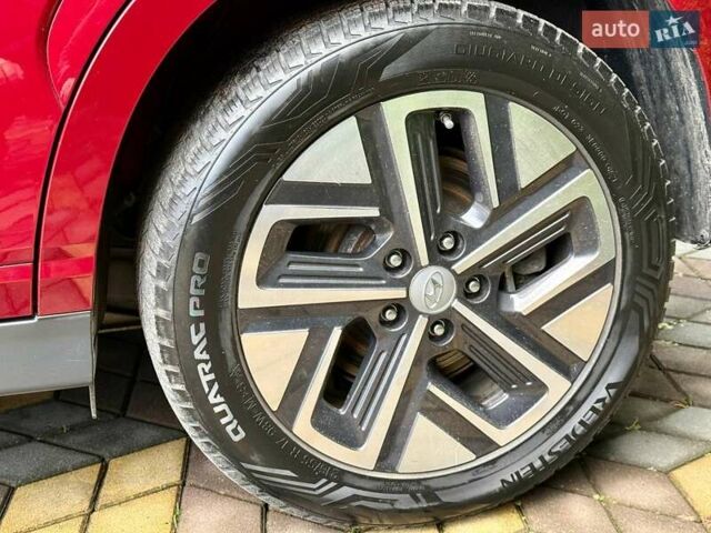 Красный Хендай Kona, объемом двигателя 0 л и пробегом 33 тыс. км за 16999 $, фото 5 на Automoto.ua
