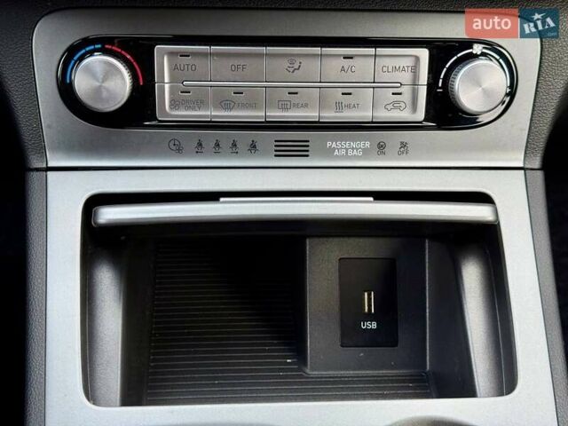 Красный Хендай Kona, объемом двигателя 0 л и пробегом 33 тыс. км за 16999 $, фото 30 на Automoto.ua