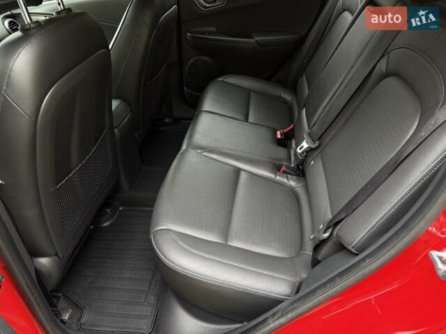 Червоний Хендай Kona, об'ємом двигуна 0 л та пробігом 80 тис. км за 18800 $, фото 26 на Automoto.ua