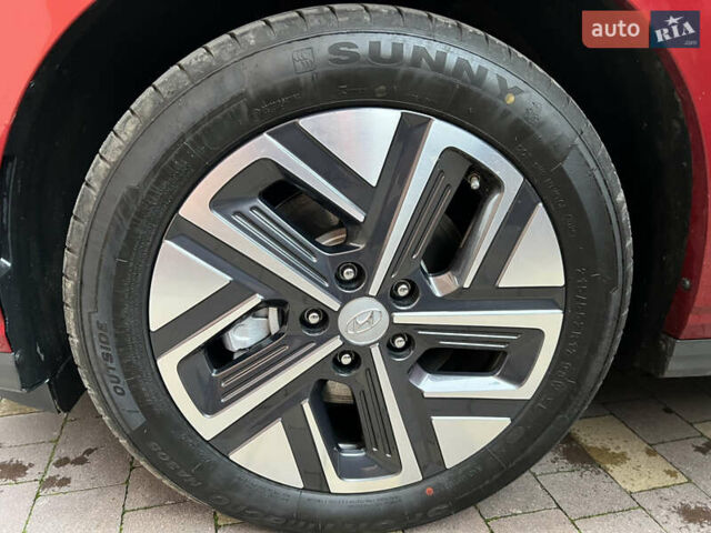 Червоний Хендай Kona, об'ємом двигуна 0 л та пробігом 57 тис. км за 19999 $, фото 47 на Automoto.ua